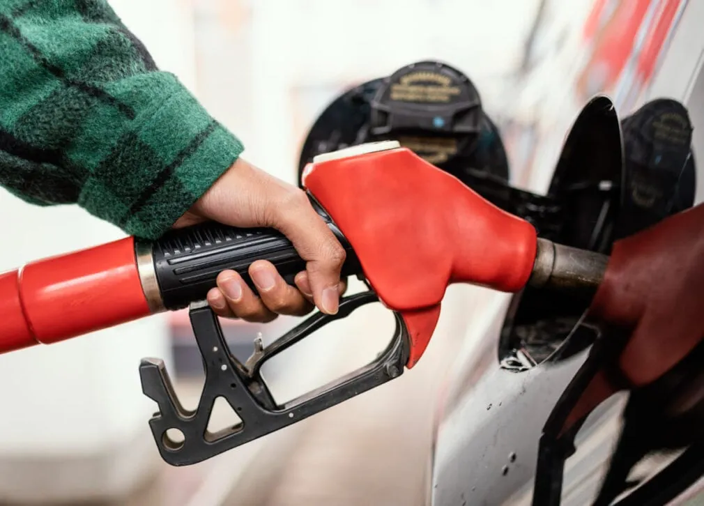 Cel mai mare preț din istorie pentru benzină. Cât a ajuns să coste un litru de carburant