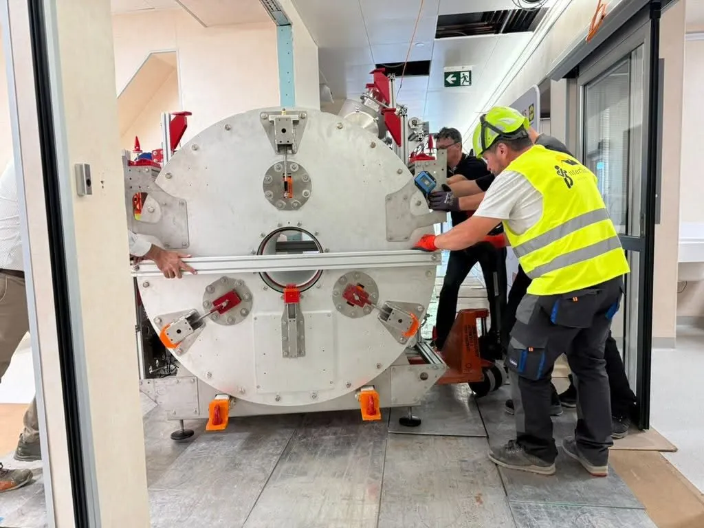 Primul RMN neonatal din România a ajuns la Spitalul Marie Curie din București